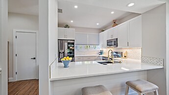 Sunshine Cottage At Cedars 2 Bedroom Condo by RedAwning