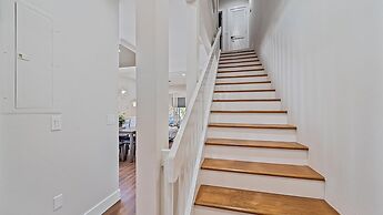 Sunshine Cottage At Cedars 2 Bedroom Condo by RedAwning