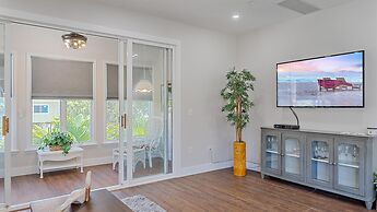 Sunshine Cottage At Cedars 2 Bedroom Condo by RedAwning