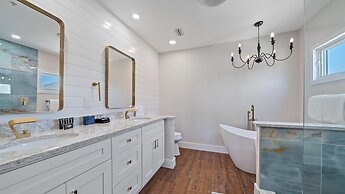 Sunshine Cottage At Cedars 2 Bedroom Condo by RedAwning