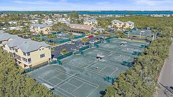 Sunshine Cottage At Cedars 2 Bedroom Condo by RedAwning