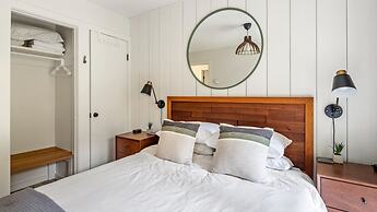 Bolton Condo 3 Bedroom Condo by RedAwning