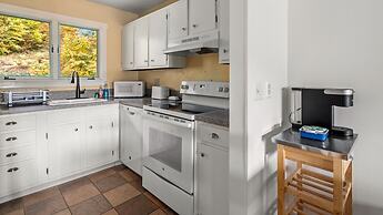 Bolton Condo 3 Bedroom Condo by RedAwning