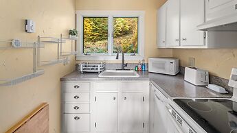 Bolton Condo 3 Bedroom Condo by RedAwning