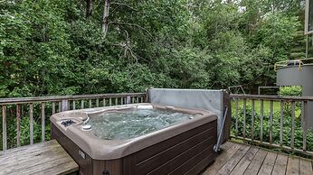 Mad Meadows 5 Bedroom Chalet by RedAwning
