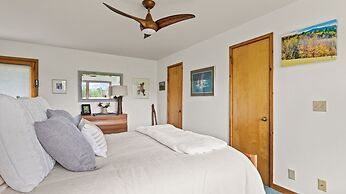 Mad Meadows 5 Bedroom Chalet by RedAwning