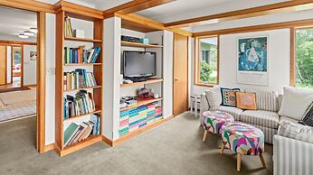 Mad Meadows 5 Bedroom Chalet by RedAwning