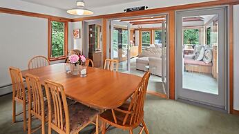 Mad Meadows 5 Bedroom Chalet by RedAwning