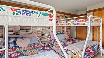 Mad Meadows 5 Bedroom Chalet by RedAwning