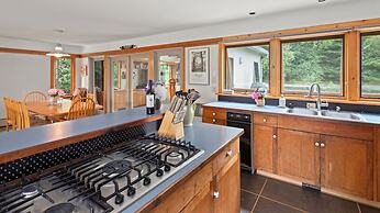 Mad Meadows 5 Bedroom Chalet by RedAwning