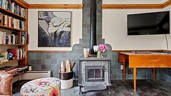 Mad Meadows 5 Bedroom Chalet by RedAwning