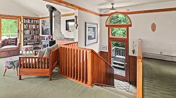 Mad Meadows 5 Bedroom Chalet by RedAwning
