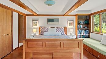 Mad Meadows 5 Bedroom Chalet by RedAwning