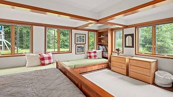 Mad Meadows 5 Bedroom Chalet by RedAwning