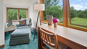 Mad Meadows 5 Bedroom Chalet by RedAwning