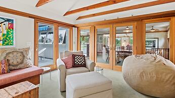 Mad Meadows 5 Bedroom Chalet by RedAwning