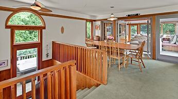 Mad Meadows 5 Bedroom Chalet by RedAwning