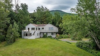 Mad Meadows 5 Bedroom Chalet by RedAwning
