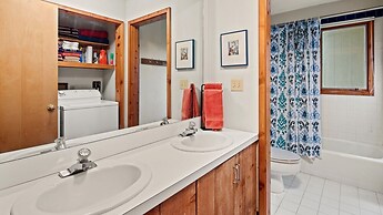 Mad Meadows 5 Bedroom Chalet by RedAwning
