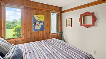 Mad Meadows 5 Bedroom Chalet by RedAwning
