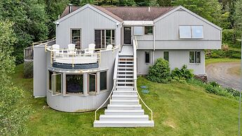 Mad Meadows 5 Bedroom Chalet by RedAwning