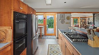 Mad Meadows 5 Bedroom Chalet by RedAwning
