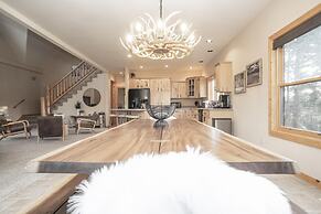 Grand Chalet At Grand Lake 4 Bedroom Cabin by RedAwning