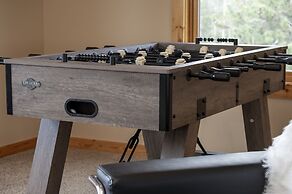 Grand Chalet At Grand Lake 4 Bedroom Cabin by RedAwning