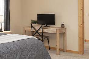 Grand Chalet At Grand Lake 4 Bedroom Cabin by RedAwning