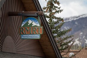 Grand Chalet At Grand Lake 4 Bedroom Cabin by RedAwning