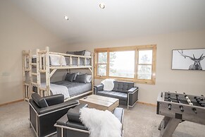 Grand Chalet At Grand Lake 4 Bedroom Cabin by RedAwning