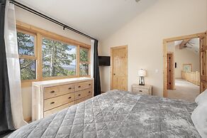 Grand Chalet At Grand Lake 4 Bedroom Cabin by RedAwning