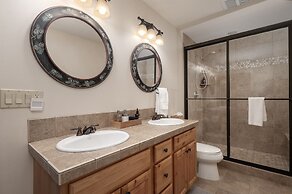 Stagecoach Cabin 5 Bedroom Home by RedAwning