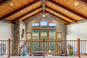 Stagecoach Cabin 5 Bedroom Home by RedAwning