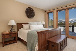 Stagecoach Cabin 5 Bedroom Home by RedAwning