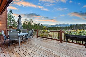 Stagecoach Cabin 5 Bedroom Home by RedAwning