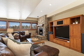 Stagecoach Cabin 5 Bedroom Home by RedAwning