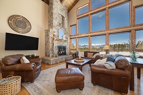 Stagecoach Cabin 5 Bedroom Home by RedAwning