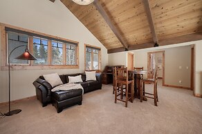 Stagecoach Cabin 5 Bedroom Home by RedAwning