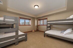 Stagecoach Cabin 5 Bedroom Home by RedAwning