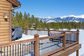 Stagecoach Cabin 5 Bedroom Home by RedAwning