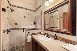 Stagecoach Cabin 5 Bedroom Home by RedAwning