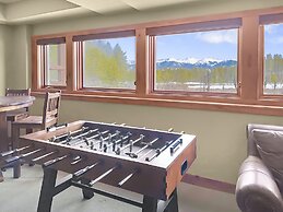 Stagecoach Cabin 5 Bedroom Home by RedAwning