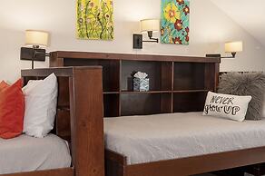 Wapiti 4 Bedroom Duplex by RedAwning