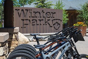 Wapiti 4 Bedroom Duplex by RedAwning