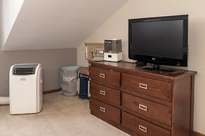 Wapiti 4 Bedroom Duplex by RedAwning