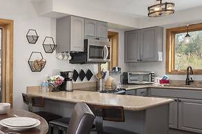 Wapiti 4 Bedroom Duplex by RedAwning