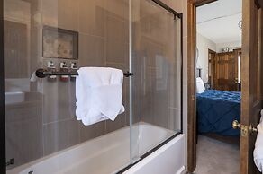 Wapiti 4 Bedroom Duplex by RedAwning