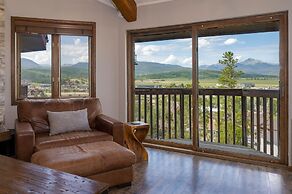 Wapiti 4 Bedroom Duplex by RedAwning