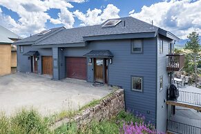 Wapiti 4 Bedroom Duplex by RedAwning